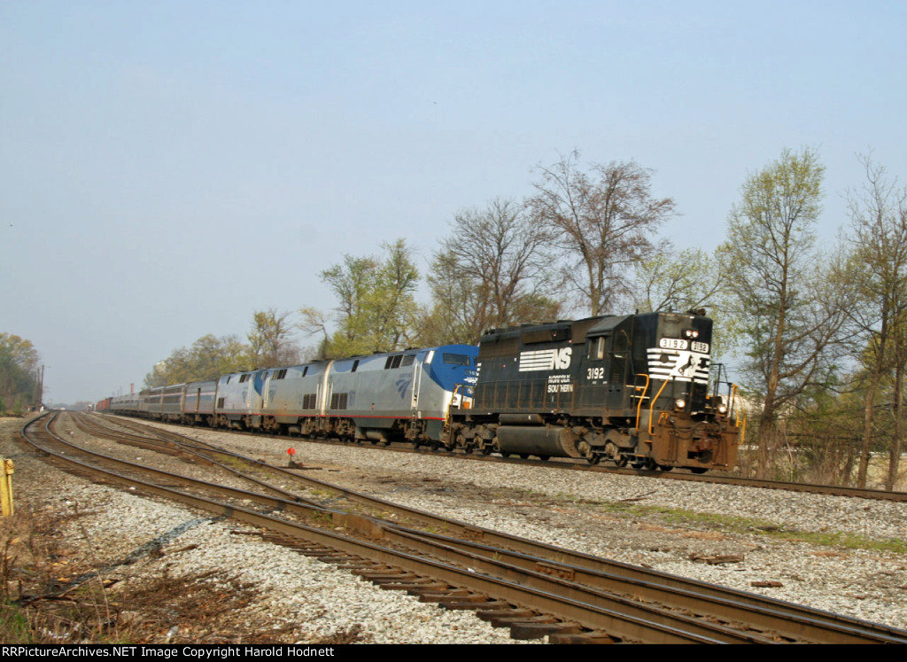 NS 3192 leads Amtrak train 20 northbound 